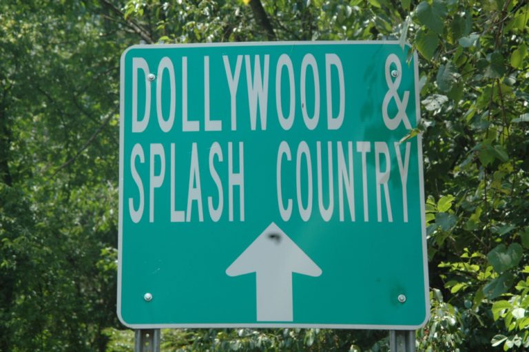 dollywood splash country