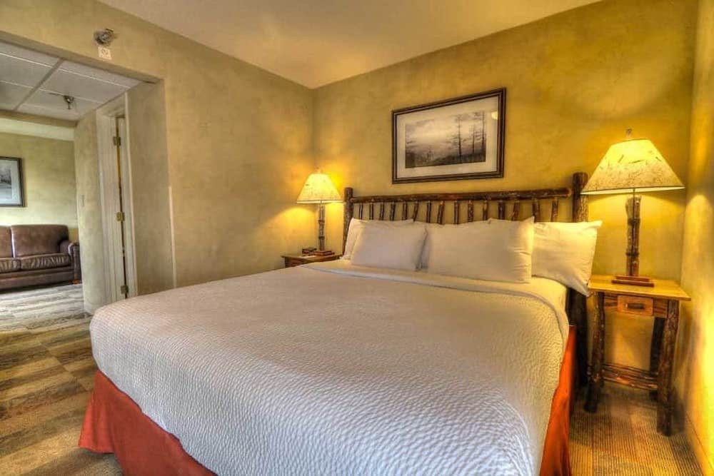 6 Ways to Spend Valentine’s Day at Our Hotel Near Pigeon Forge