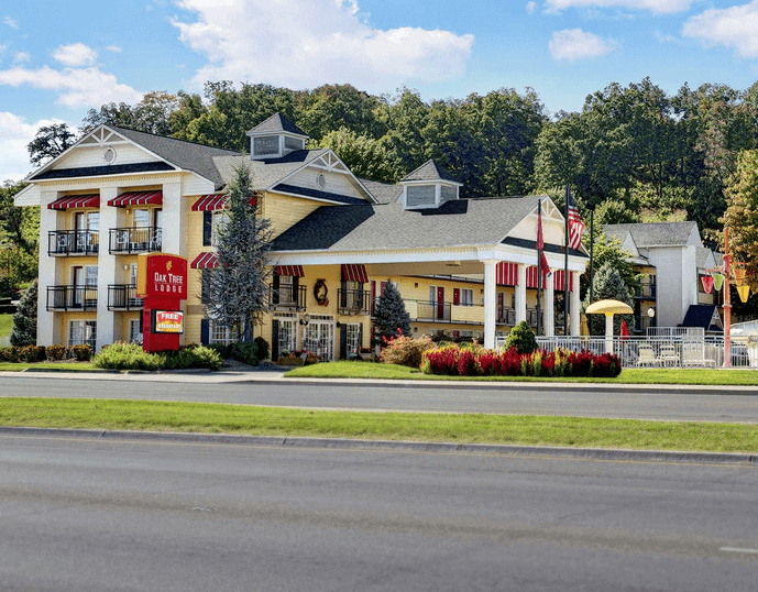6 Reasons Why the Oak Tree Lodge is the Best Hotel in Pigeon Forge TN