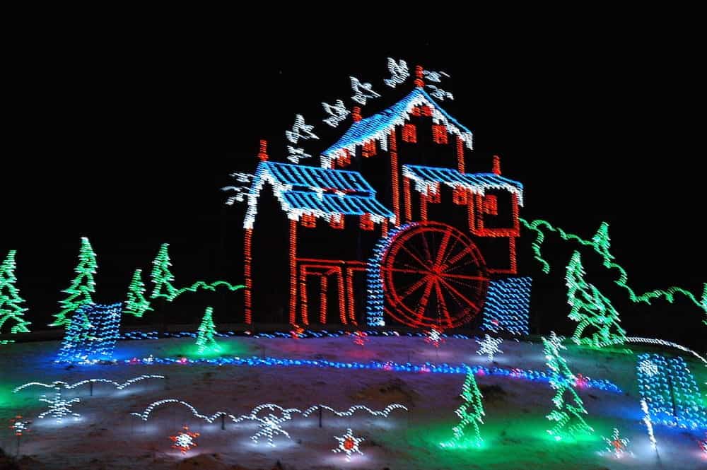 The 3 Best Things to Do in Pigeon Forge at Christmas