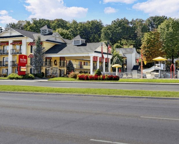 The Oak Tree Lodge, a hotel at Pigeon Forge TN.