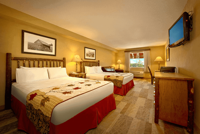 A beautiful Pigeon Forge hotel suite at the Oak Tree Lodge.