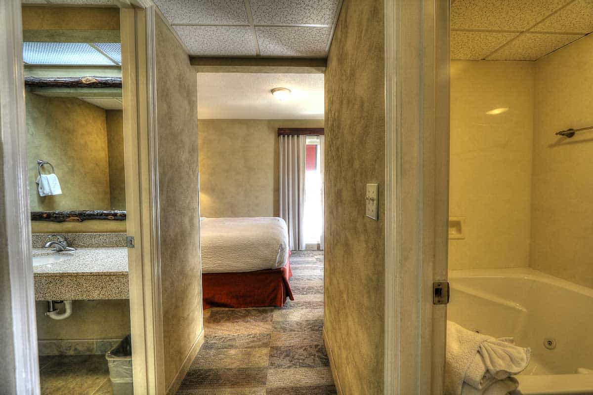 King Jacuzzi Room at the Oak Tree Lodge Hotel in Sevierville TN