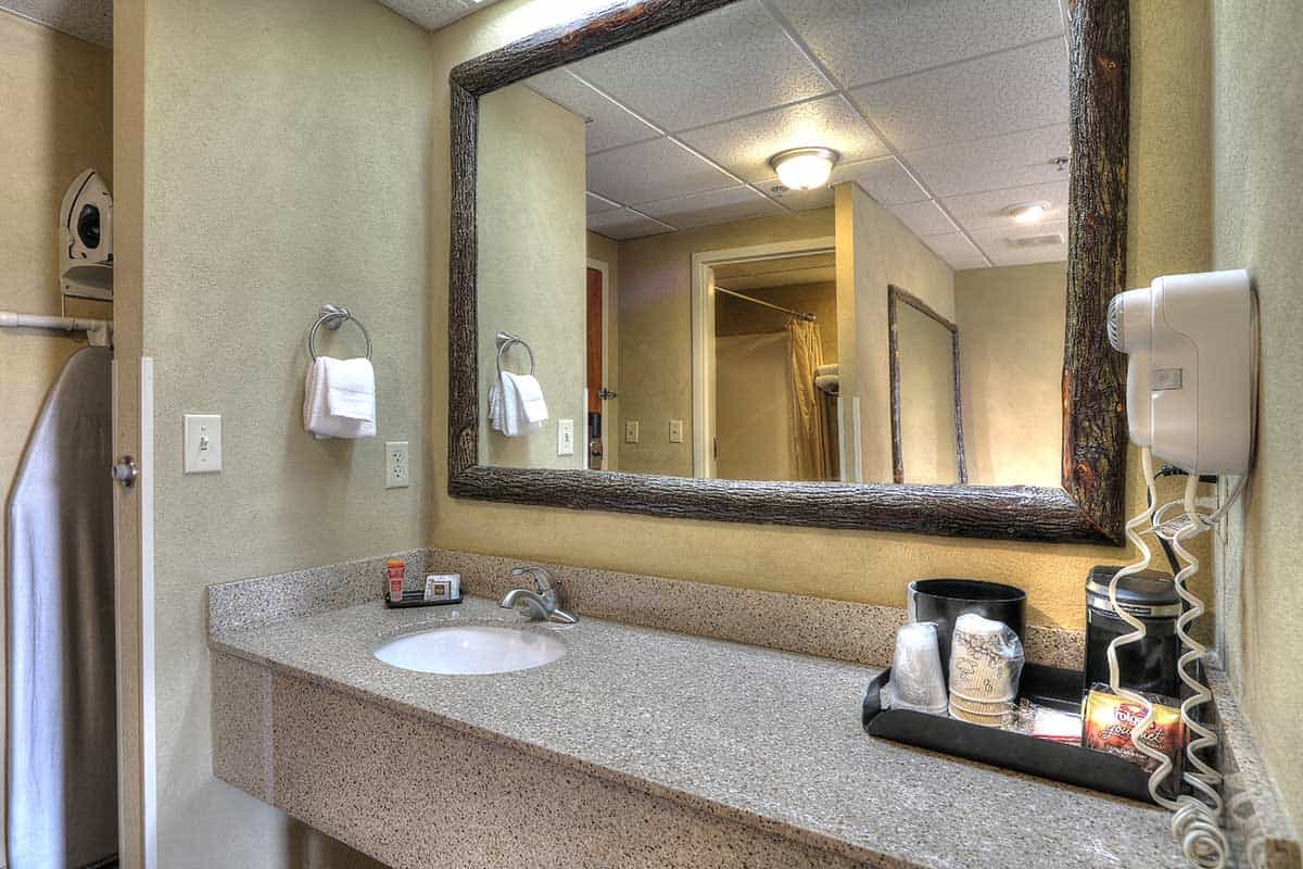 King Jacuzzi and Fireplace Suite at the Oak Tree Lodge Hotel in Sevierville