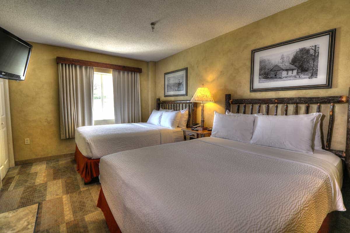 Two Queen beds at the Oak Tree Lodge hotel in Sevierville