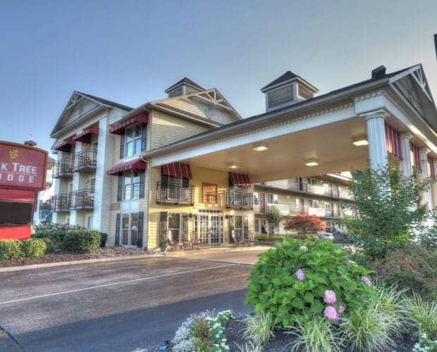 Outside view of Oak Tree Lodge