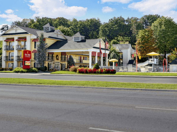 The Oak Tree Lodge, a hotel at Pigeon Forge TN.