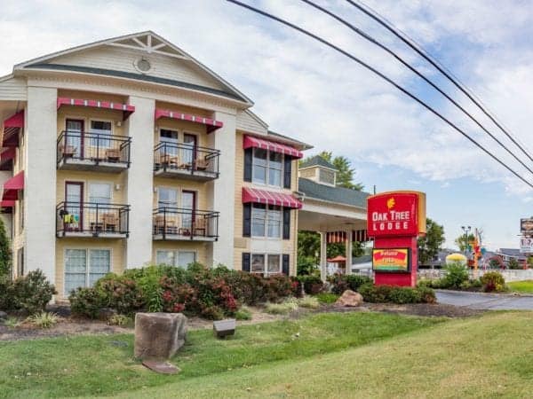 Oak Tree Lodge Hotel in Sevierville TN