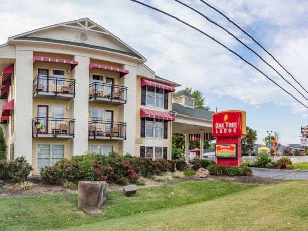 oak tree lodge sevierville tn