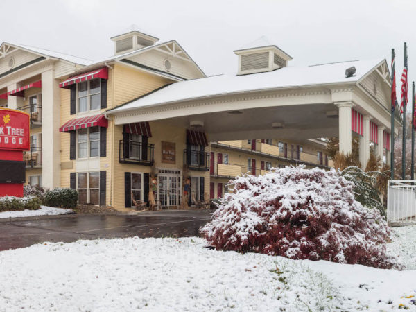 snow at the Oak Tree Lodge hotel in Sevierville
